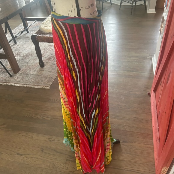 Alice+Olívia maxi pleated skirt size 6 - Picture 2 of 3